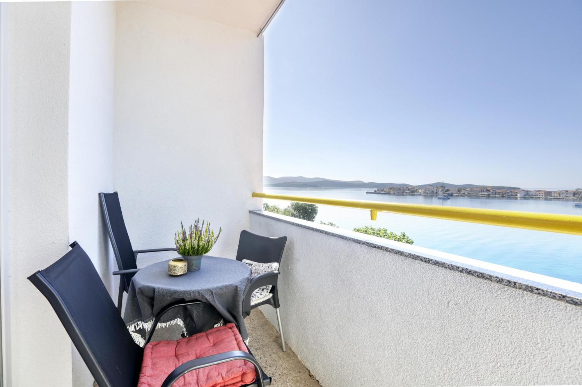 Apartment By The Sea Brodarica, Sibenik - 466 *