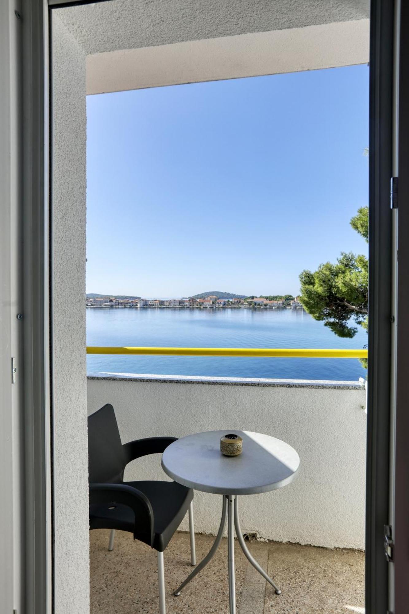 Apartment By The Sea Brodarica, Sibenik - 466 Brodarica (Sibenik-Knin)