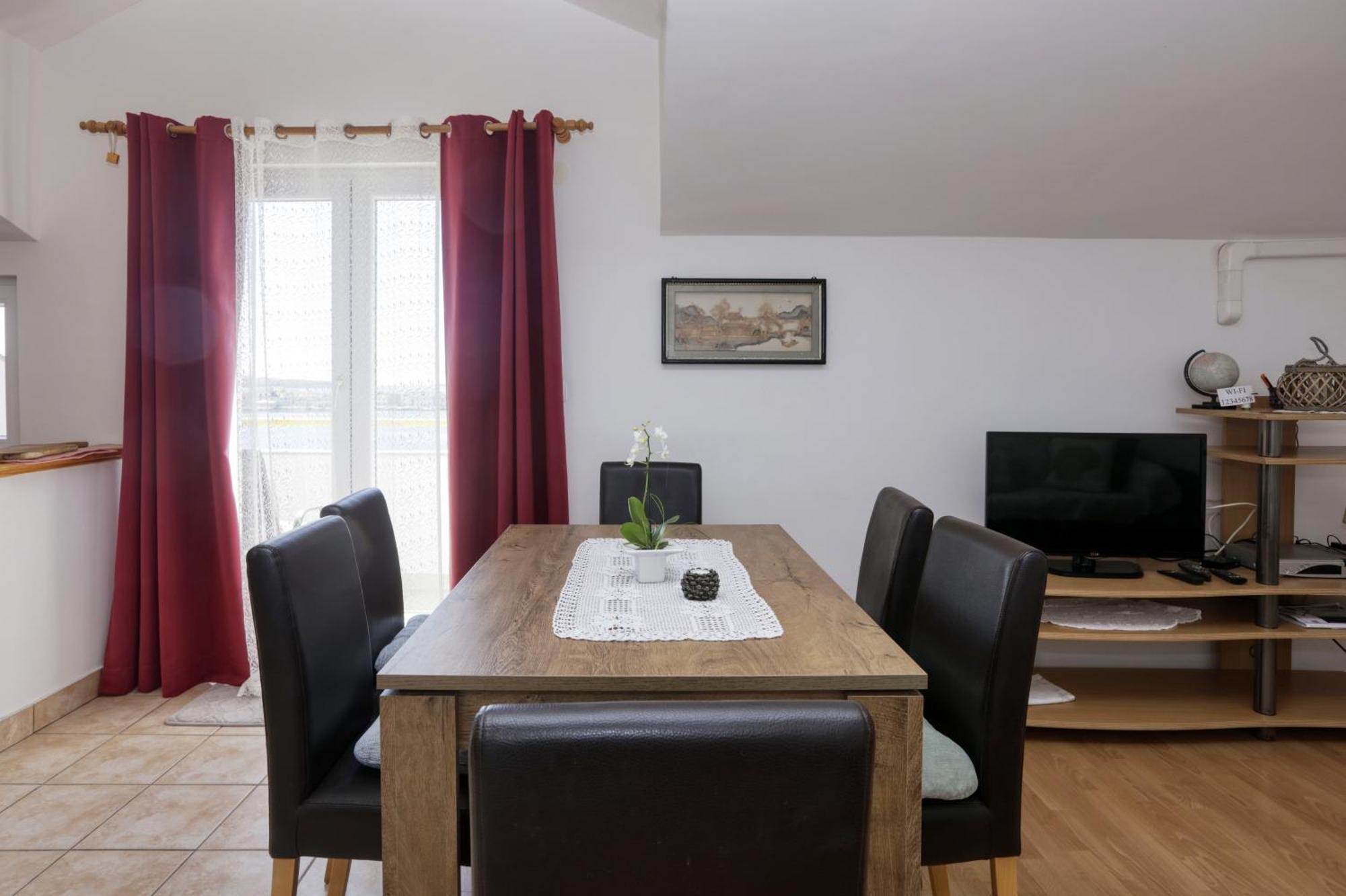 Apartment By The Sea Brodarica, Sibenik - 466 Brodarica (Sibenik-Knin)